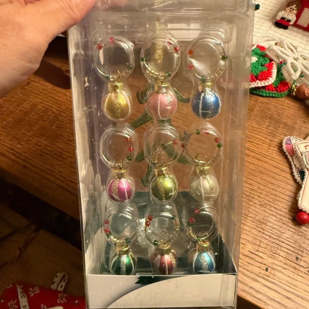 Gift Essentials Holiday Charm Tree glass tabletop tree 9 ornament wine charms.